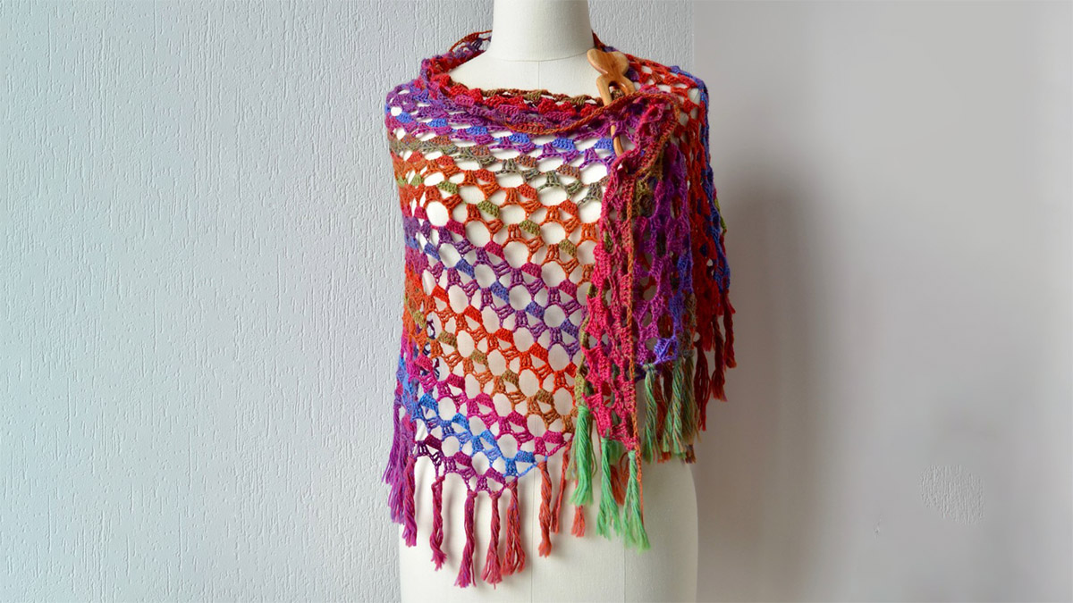 Fairy Winter Crochet Shawl || thecrochetspace.com