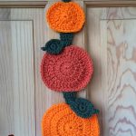 FallingPumpkin Crochet Hanging. Three different colored pumpkins hanging vertically | thecrochetspace.com