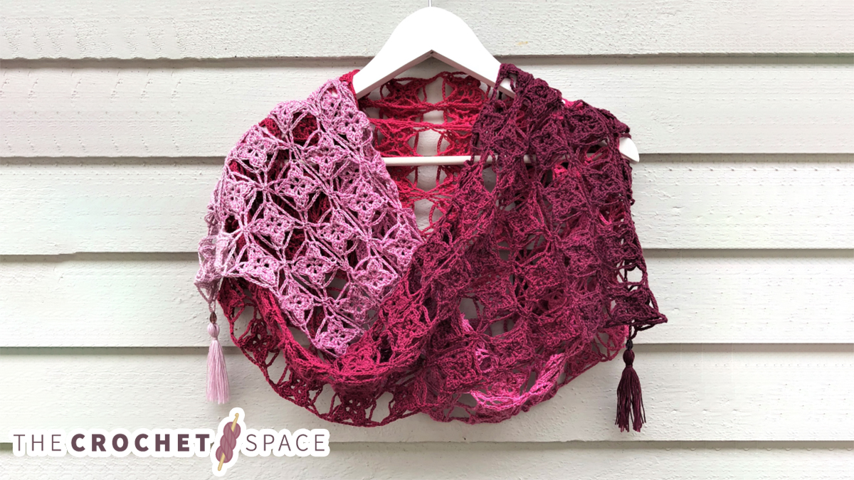 Fancy Flora Crochet Shawl || thecrochetspace.com