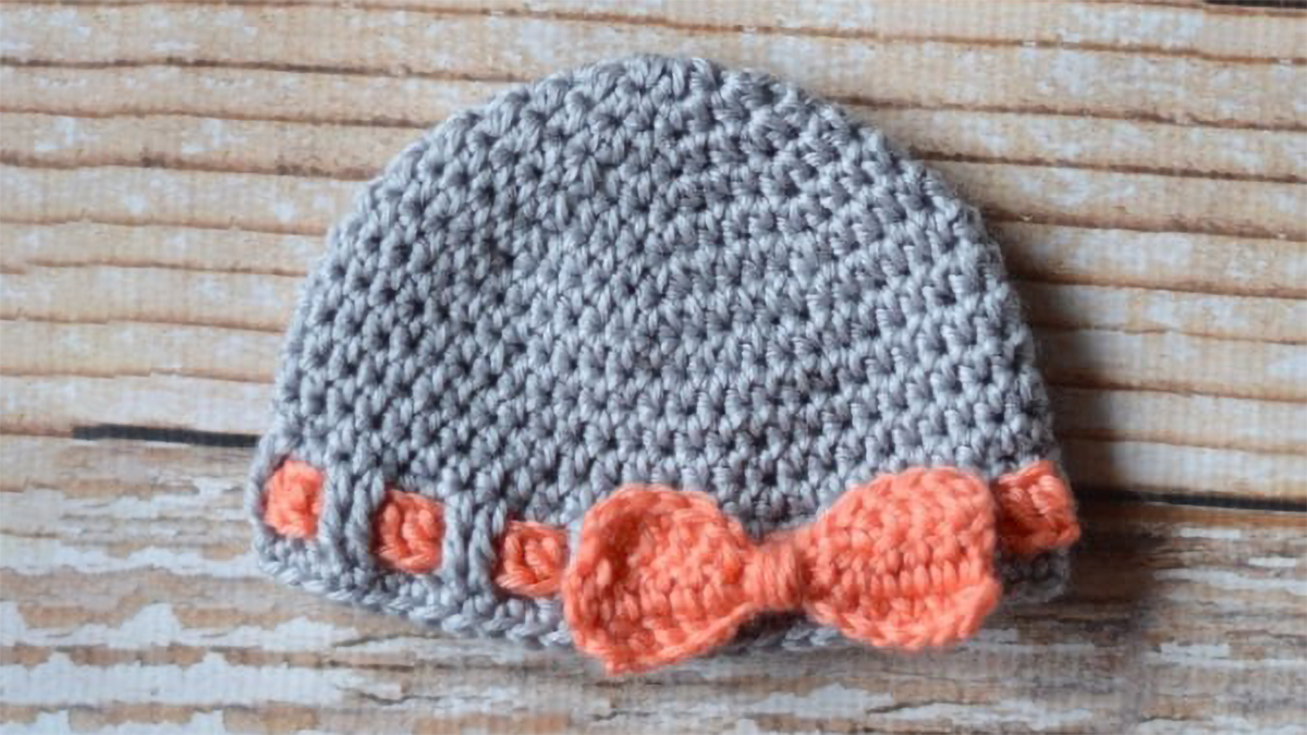 Faux Ribbon Crocheted Baby Hat || thecrochetspace.com