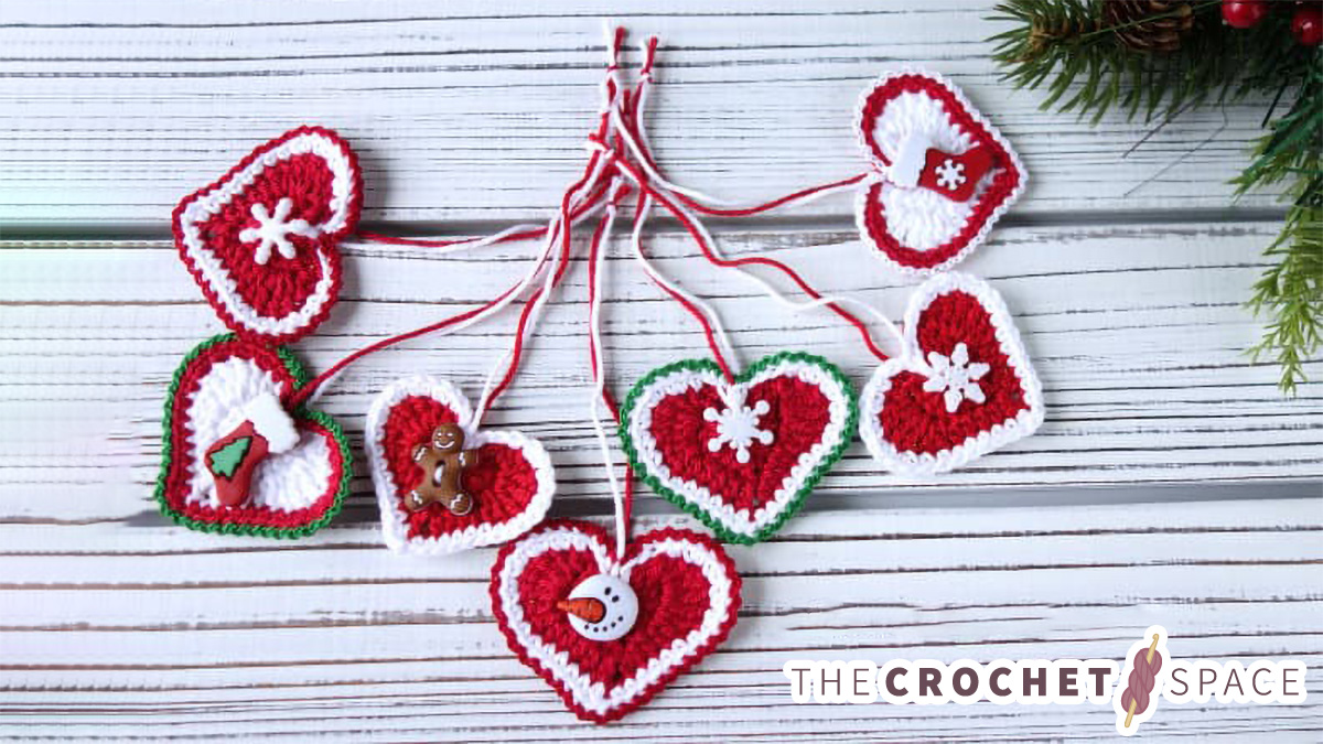 Festive Crochet Holiday Hearts || thecrochetspace.com