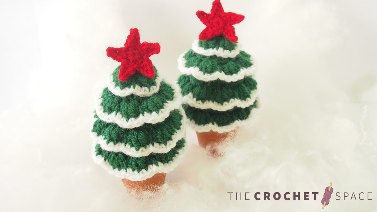Festive Crochet Tree Deco || thecrochetspace.com