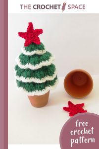 festive crochet tree deco || https://thecrochetspace.com