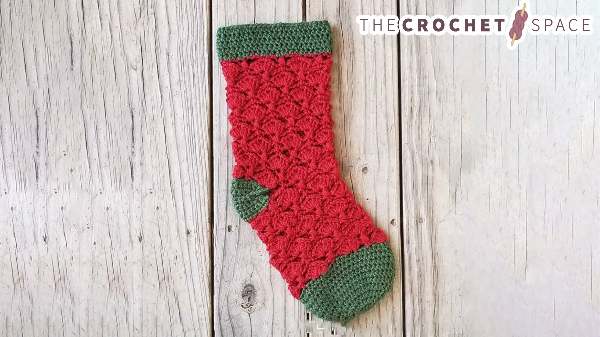 Festive Lives Crochet Stocking || thecrochetspace.com