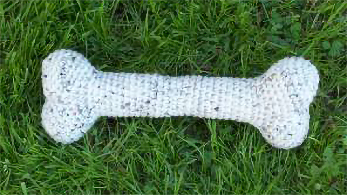 Fido´s Bone Crochet Pattern || thecrochetspace.