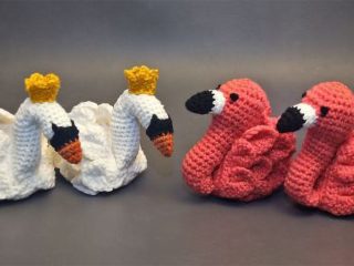 Flamingo Feet Crocheted Booties || thecrochetspace.com
