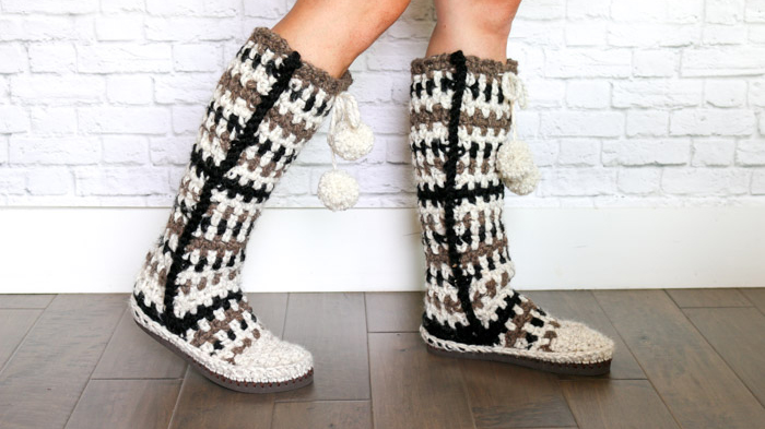 Flip Flop Crochet Boots 1 || thecrochetspace.com