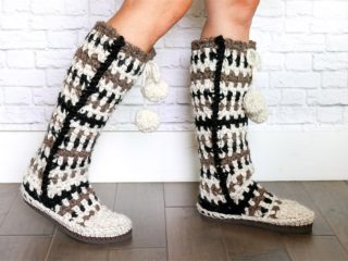 Flip Flop Crochet Boots || thecrochetspace.com