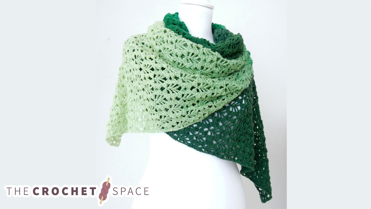 Flora Verde Crochet Shawl || thecrochetspace.com