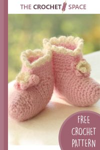 floral crocheted baby booties || editor