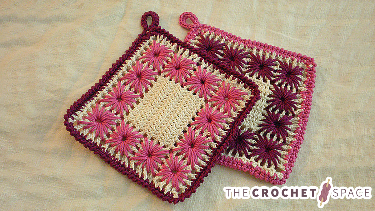 Floral Crocheted Pot Holders || thecrochetspace.com