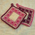 Floral Crocheted Pot Holders. Crafted in shades of pink || thecrochetspace.com