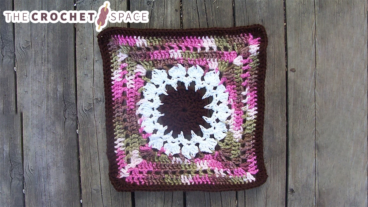 Flower Burst Crocheted Square || thecrochetspace.com