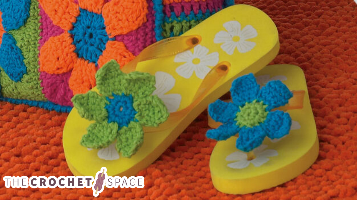 Flower Power Crochet Flip Flops || thecrochetspace.com