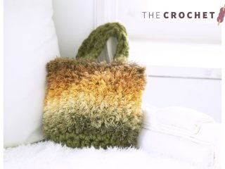 Fluffy Crystal Crochet Bag || thecrochetspace.com