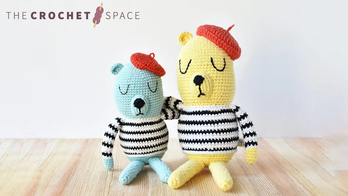 French Beret Crochet Bear || thecrochetspace.com