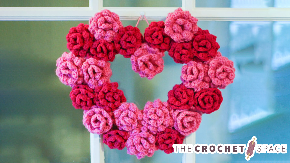 Front Door Crocheted Rose Heart Wreath || thecrochetspace.com