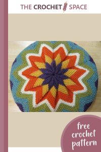 fun crocheted pinwheel pillow || editor