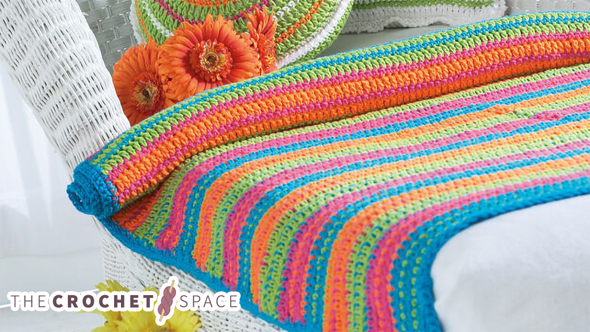 fun striped crochet beach mat || editor