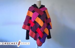 Gaelic Inspired Crochet poncho || thecrochetspace.com