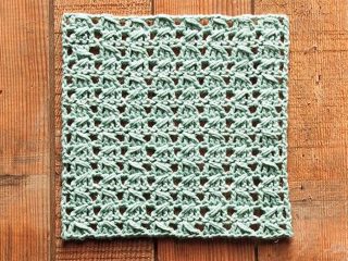 Gentle Sloped Crochet Dishcloth || thecrochetspace.com