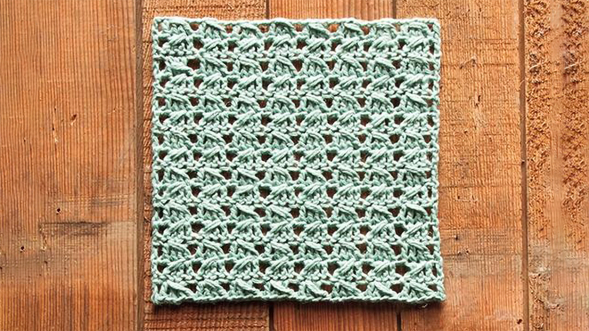 Gentle Sloped Crochet Dishcloth || thecrochetspace.com