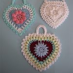 Grandma's Crochet Heart. 3x hearts in different colors || thecrochetspace.com