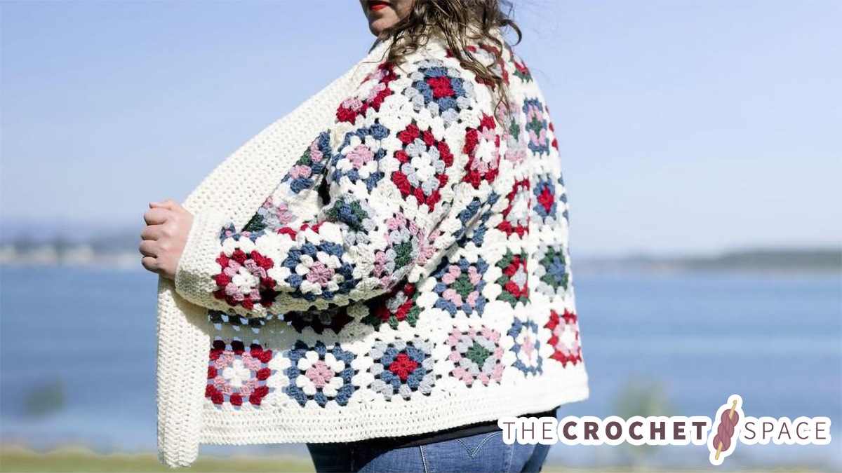 Granny Square Crochet Cardigan || thecrochetspace.com