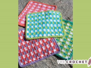 Great Gingham Crochet Dishcloth || thecrochetspace.com