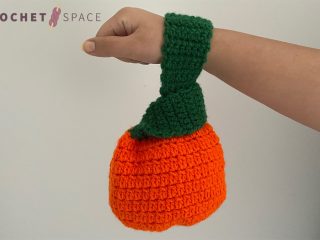 Halloween Crochet Knot-Bag || thecrochetspace.com