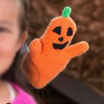 Halloween Crochet Puppets. Pumpkin ghost || thecrochetspace.com