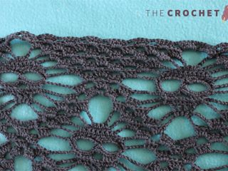 Halloween Crochet Skull Shawl | thecrochetspace.com