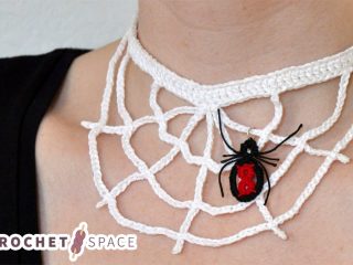 Halloween Crochet Web Necklace || thecrochetspace.com