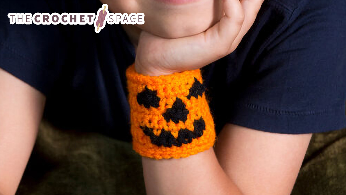 Halloween Pumpkin Crochet Cuff | thecrochetspace.com