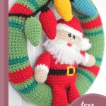 Hanging Santa Crochet Wreath || thecrochetspace.com