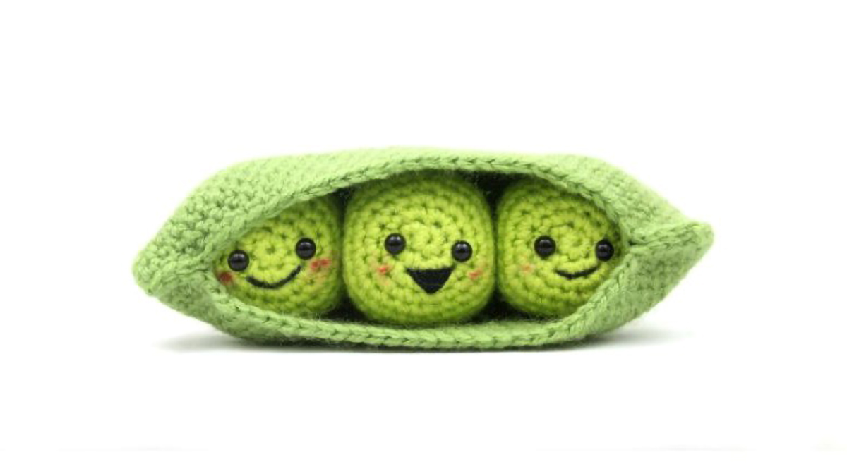 Happy Crocheted Pod Peas || thecrochetspace.com