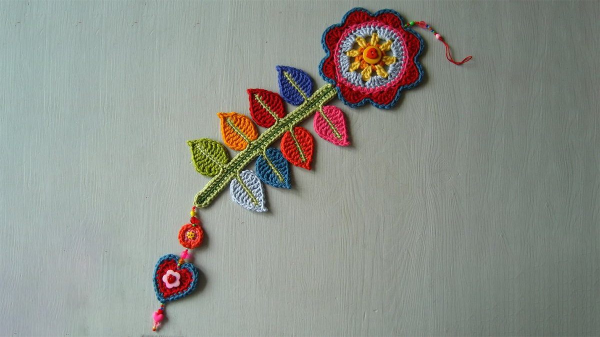happy flower crocheted decoration || editor