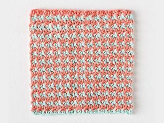 Happy Houndstooth Crochet Dishcloth || thecrochetspace.com