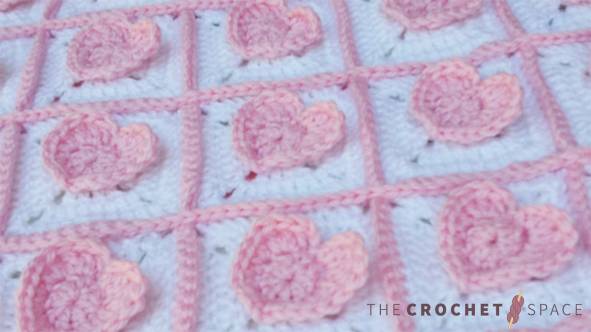 Heartfelt Crochet Baby Blanket || thecrochetspace.com