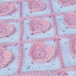 Heartfelt Crochet Baby Blanket. Close up image of granny squares || thecrochetspace.com