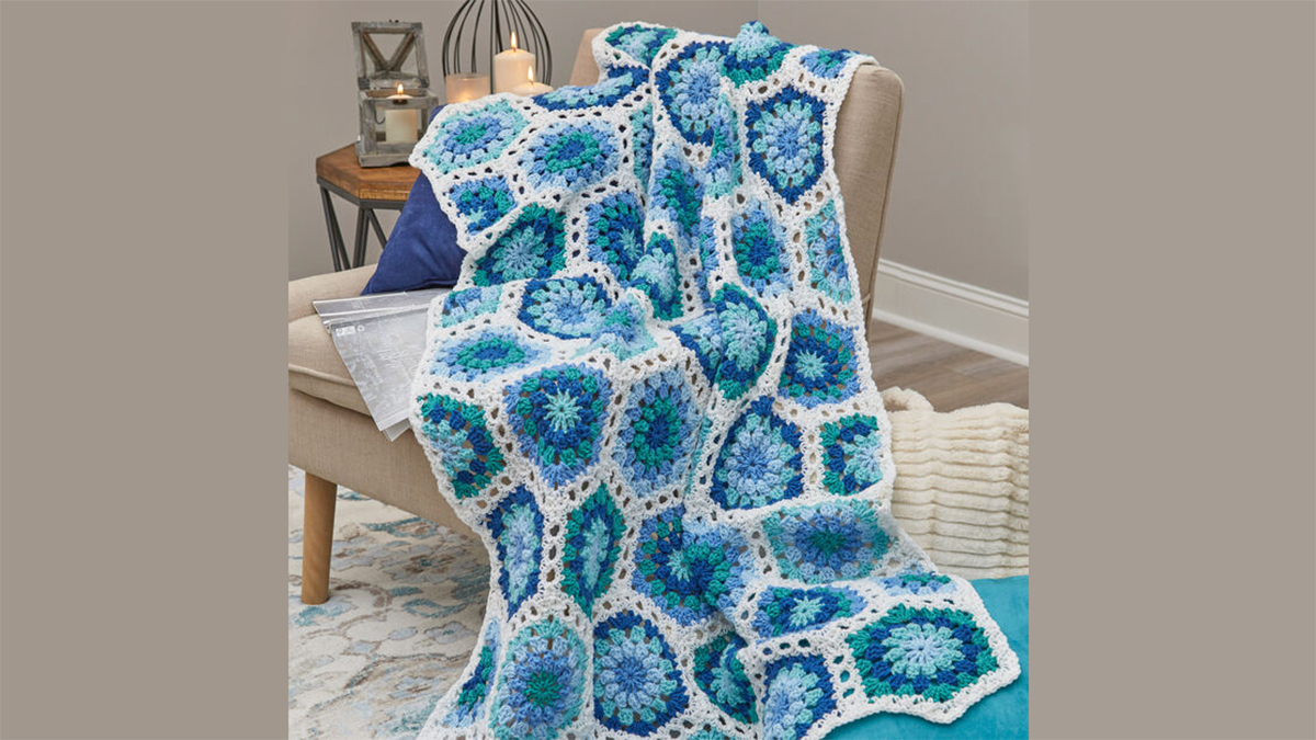 hexagon blues crocheted throw || editor