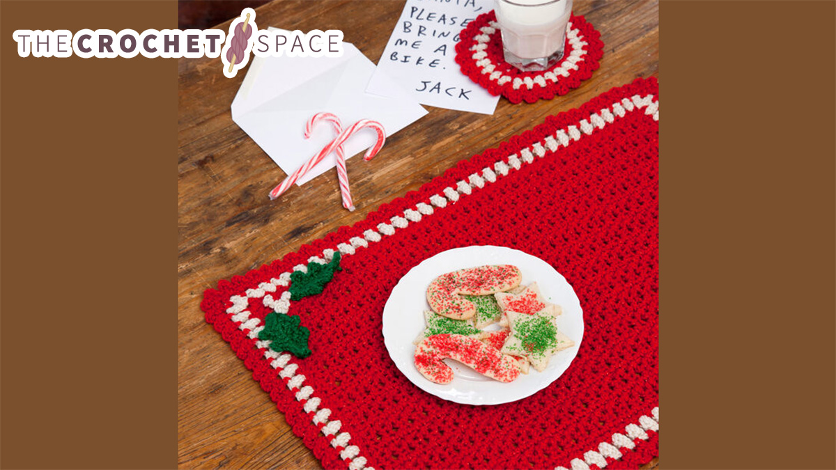 Holiday Crochet Placemat Set || thecrochetspace.com
