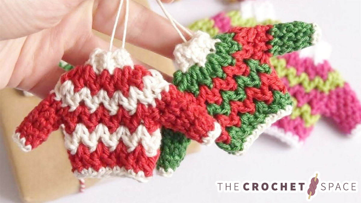 Holiday Crochet Sweater Ornament || thecrochetspace.com