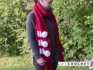 Holiday Ho Crochet Scarf || thecrochetspace.com