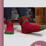 Holiday Ho Crochet Socks || thecrochetspace.com