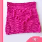 Hotel Heart Breaker Crochet Dishcloth. Dichsloth with bobble stitch heart in the center || thecrochetspace.com