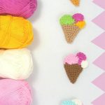 Ice Cream Crochet Accent. Four different colored ice cream cones and ices. Three colors in each cone. In addition 5 skins of yarn in 5 different colors || thecrochetspace.com