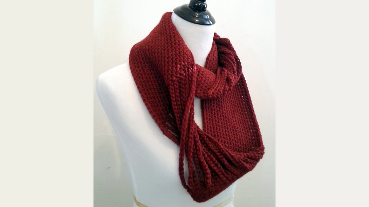 infinity chain crocheted scarf || editor