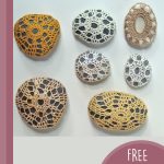 Inspired Crocheted Sea Stones. A variety of different flat, small stones covered in different natural hues of crochet || thecrochetspace.com