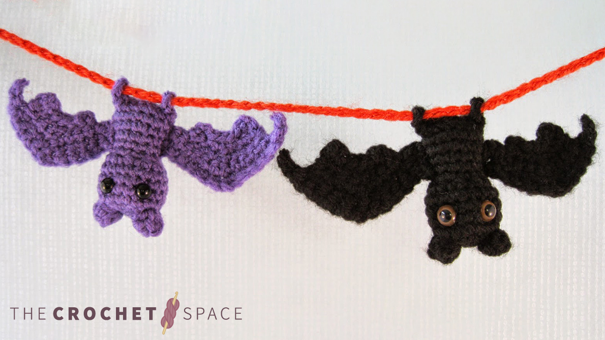 Itsy Bitsy Crochet Bat || thecrochetspace.com
